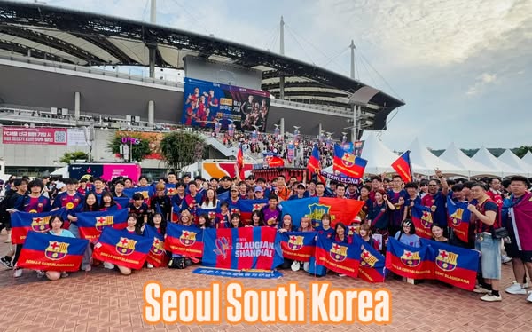 Penyashanghai's tweet photo. We prepared months in advance for the Barca Asia Tour, which lasted over 10 days and served 300 Penya Blaugrana Shanghai members.
Keep up the good work! We look forward to seeing Barca in China! #barcaasia #barça #barçapenyes #penye #penyashanghai #penya https://t.co/dVyZL0wPHa