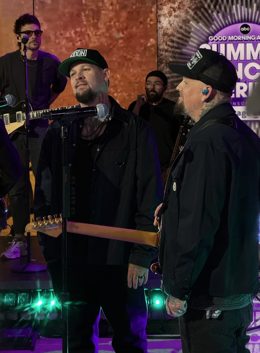 maelle_clln's tweet photo. Find yourself a favorite band like @GoodCharlotte ๐ค the kindest, most wonderful guys in the biz. I had the best time celebrating the release of their new album, Motel du Cap, in NYC today! @JoelMadden @TheBillyMartin @BigPaulThomas @benjimadden #GCFOREVER ๐ https://t.co/qeCfqhBsFt