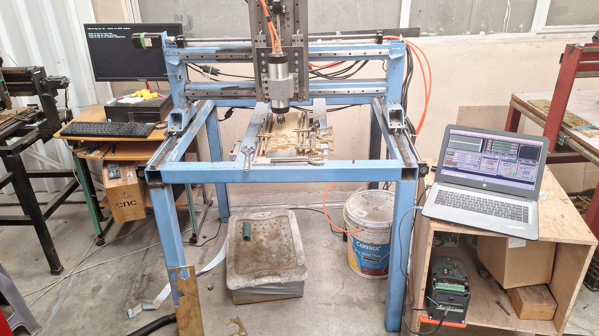 daniteran_122's tweet photo. El CNC que fabrique durante la preparatoria, videos de la persona a quien se lo vendí https://t.co/Zz3FhDO77f