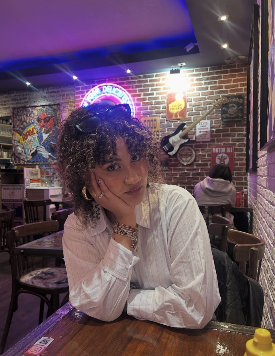 ctrlaIex's tweet image. pictures of me to update everyone because while i’ve been gone i’ve been traveling the world and getting sexier by the minute! xoxo 💋 k bye