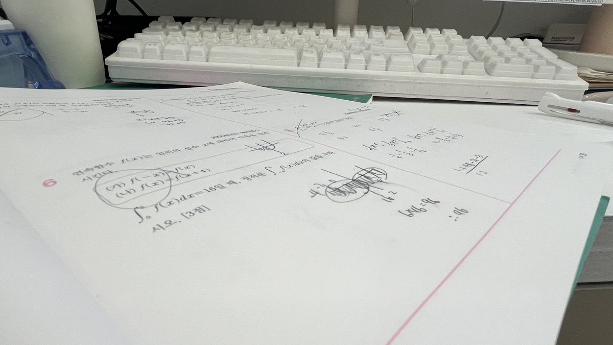 알바하면서 곤부함
사장님이 허락해주셧슨😋