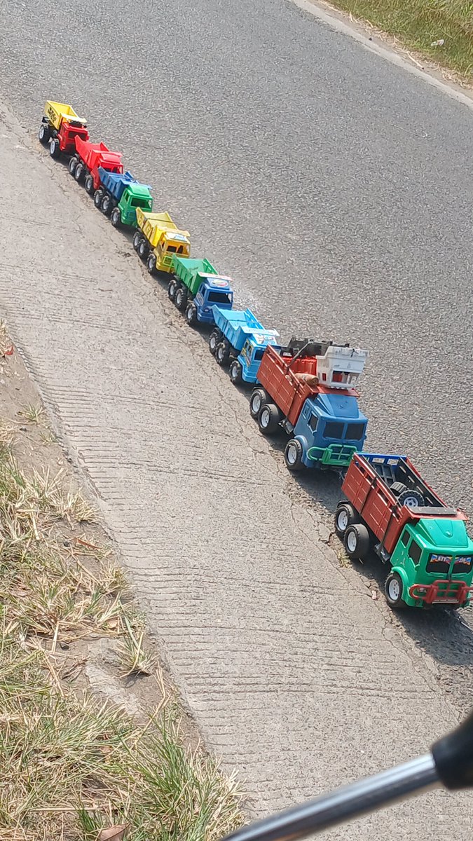 Mungkin ada yg kenal dg beliau, td melintas di Klaci 3 Seyegan dg kursi roda di lajur kanan. Kalau ada keluarganya smg bs lebih diperhatikan, kalo tdk smg ada perhatian dari dinas terkait krn aktivitas beliau di jalan bisa membahayakan orang lain &amp; beliau sendiri <a href="/merapi_uncover/">Merapi Uncover</a>