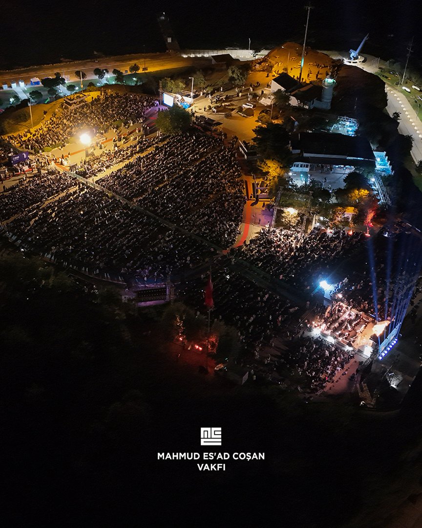 Hocamız, Gönül Dostumuz, Mürebbi'miz Mahmud Es’ad Coşan’ın doğumlarının hicri 90. yıl dönümünde, Gelibolu Azebler Namazgâhı’nda binlerce misafirimizle bir araya geldiğimiz programımız başladı.

#MECVakfı #MahmudEsadCoşan #DoğuşAzebler