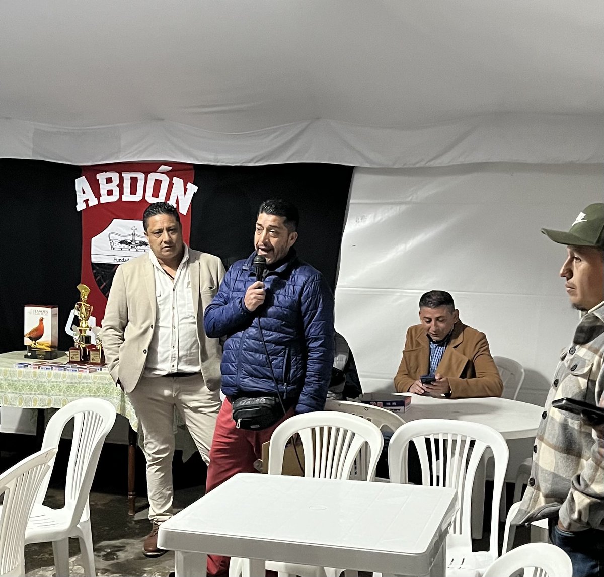 En la casa de la familia #HerreraCisneros, se cumplió el campeonato de 40, organizador por el club deportivo Abdón Calderón por las fiestas de parroquialización #Calderon128Años. La Reina #AndreaLopez2025, en pareja con Galo Pozo dieron la partida inicial. #MovacPresente 👍