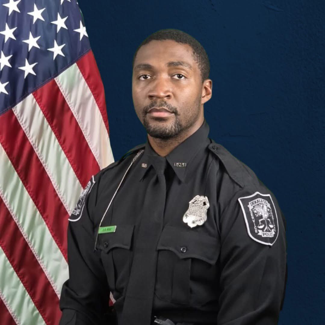 CodyAlcorn's tweet photo. ⚫️🔵⚫️

@DeKalbCountyPD Officer David Rose, 33, was killed this afternoon while responding to a gunman at Clifton Road and CDC Parkway.  He started with DKPD in Sep 2024. He leaves behind a wife and two children, with a third child on the way. 

He died a hero. 🙏 https://t.co/APVmEnihRJ