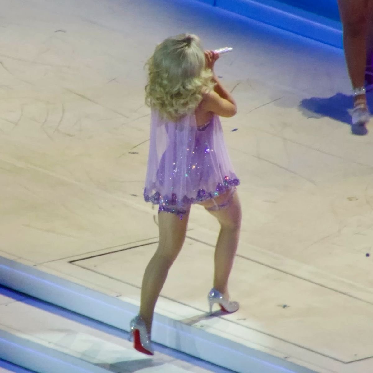 stuqidsongs's tweet photo. this is actually barbie in her dream house like.. https://t.co/kbopjES7Lp