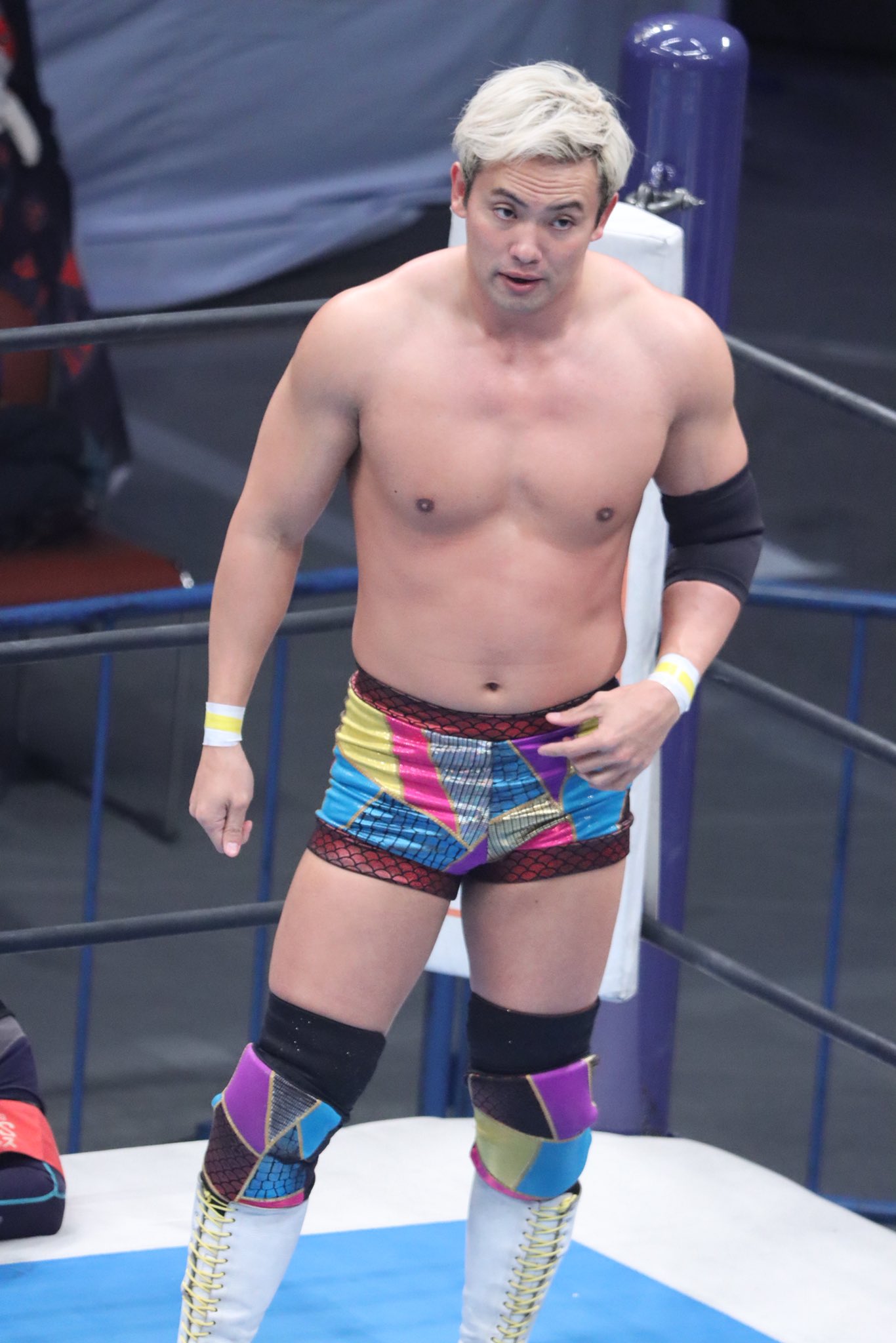 新日本プロレス オカダカズチカ 入手困難 ナイロンジャケット オカダ・カズチカ ナイロンジャケット [新日本プロレスリング