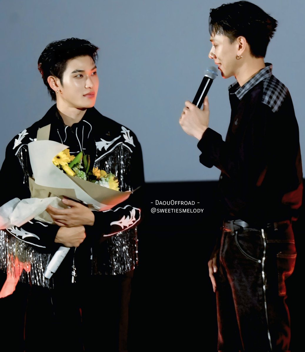 Sunflower 🌻🌞 

ขอให้อยู่เป็นทานตะวันให้กันแบบนี้นานเท่านาน 🥰❤️

#DAOU
#ต้าห์อู๋ 
#offroadKTP 
#ออฟโรด 
#ต้าห์อู๋ออฟ
#DaouOffroad 
<a href="/oueiija/">ไดโนเสาร์ย้าก🦖</a> 
<a href="/TOTOGABACK/">Offroad</a>