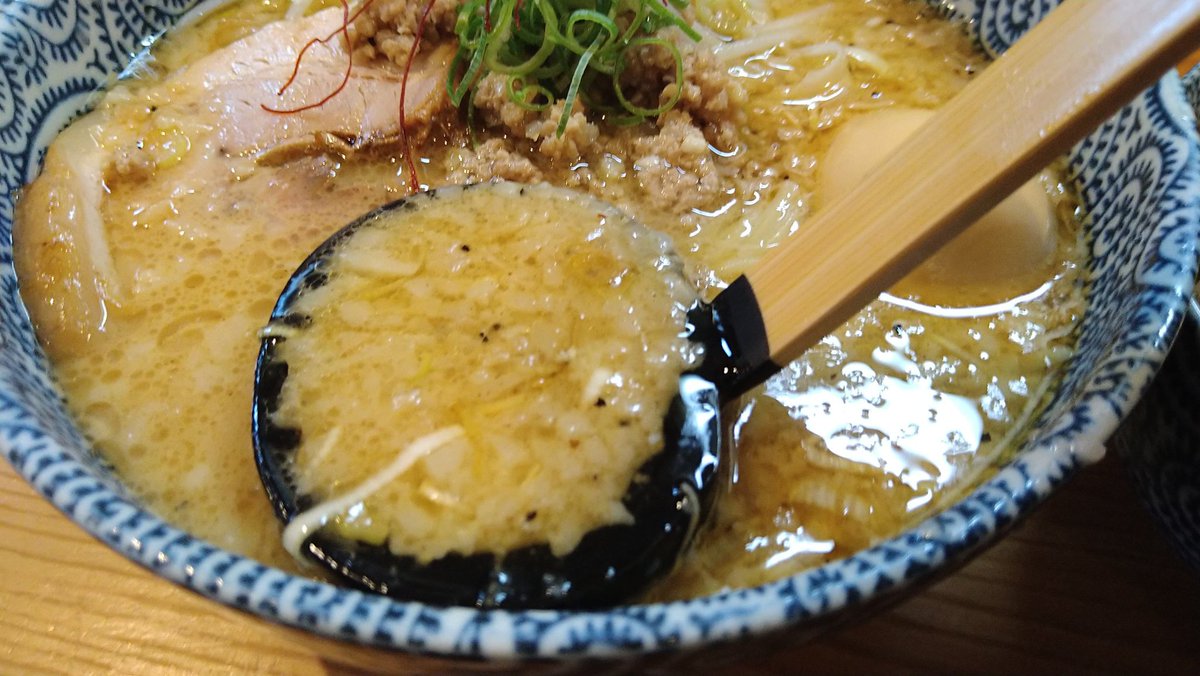 watariben163544's tweet photo. 島根県松江市
学園天空さん

今週も…🫶

味玉豚らー麺🐷🍜
チャーシュー丼🐷🍚

熱々スープもお構い無し😀
唯一無二✨
多層的なうま味スープ😇
飲み干しいけど…🥲🥲🥲

天空だけに…☁️👆
美味すぎて天に還る…✨
我が生涯に一片の悔い無し⚡✊😇ﾄﾞｺｰﾝ https://t.co/dXzPl8FuD3