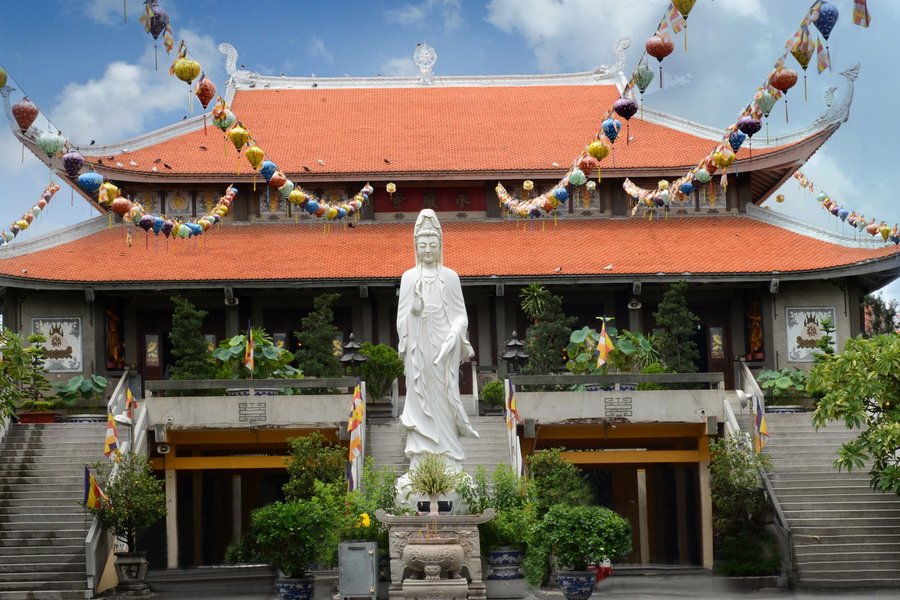 AsiaKingTravel's tweet image. #Pagodes à Ho Chi Minh Ville vous ouvrent les portes d’un univers spirituel fascinant, mêlant traditions #bouddhistes, histoire locale et #culture vietnamienne
#hochiminhville #vietnam 
------------------------
👉asiakingtravel.fr/blog/top-5-pag…