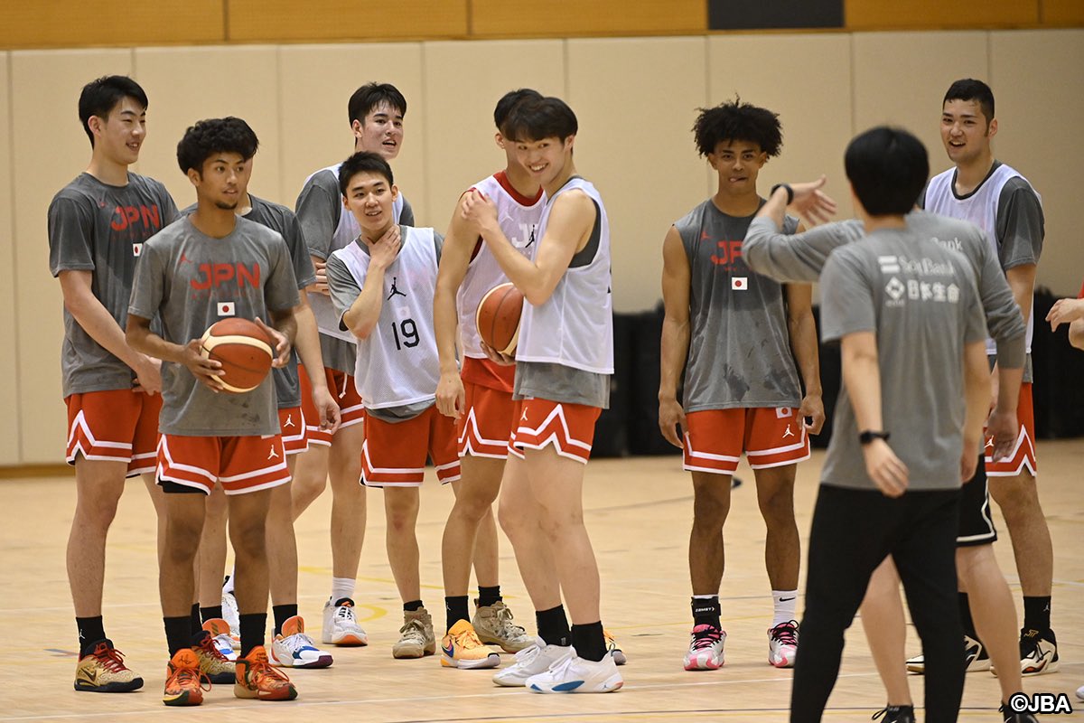 The world would be better with more smiles. From one picture to the other there are two years. Different groups but always smiles.
<a href="/JAPAN_JBA/">バスケットボール日本代表</a> <a href="/JAPANBASKETBALL/">日本バスケットボール協会(JBA)</a> <a href="/DuranManagement/">Duran International Sports Management</a> 
<a href="/FIBAAsiaCup/">FIBA Asia Cup</a> 
<a href="/FIBA/">FIBA Basketball</a>