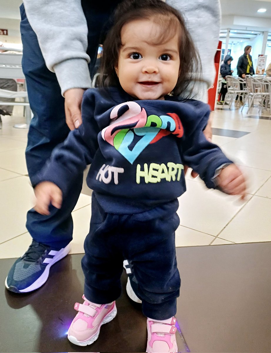 aini_gallardo's tweet photo. Un año después. Su segundo día del niño tiene sus primeros regalos por sus papás 💖🥹 https://t.co/YWtD1HVvzk