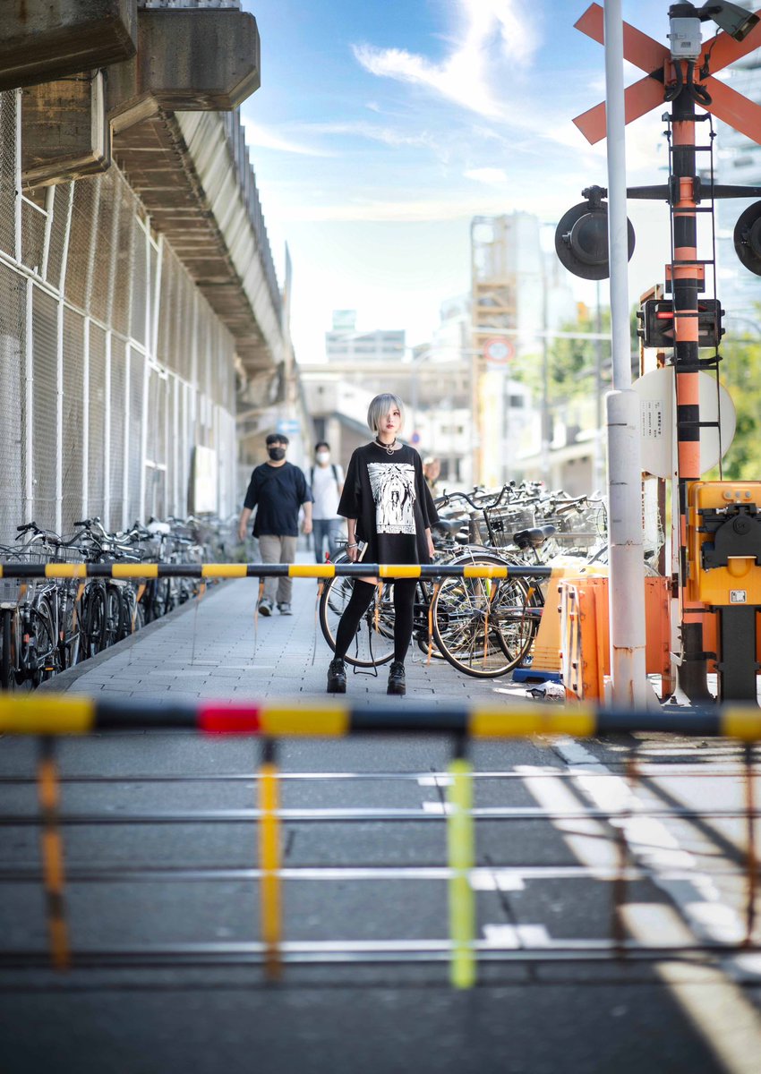 踏切待ち

model:<a href="/ASURA_Nagasaka/">あしゅら👔🥃ウィッグ被写体</a> 

#写真好きな人と繋がりたい 
#ポートレート好きな人と繋がりたい #portrait #streetsnap #photograph #pentaxk1mkii 
#大阪環状線ポトレ
#いくぜ大阪2025