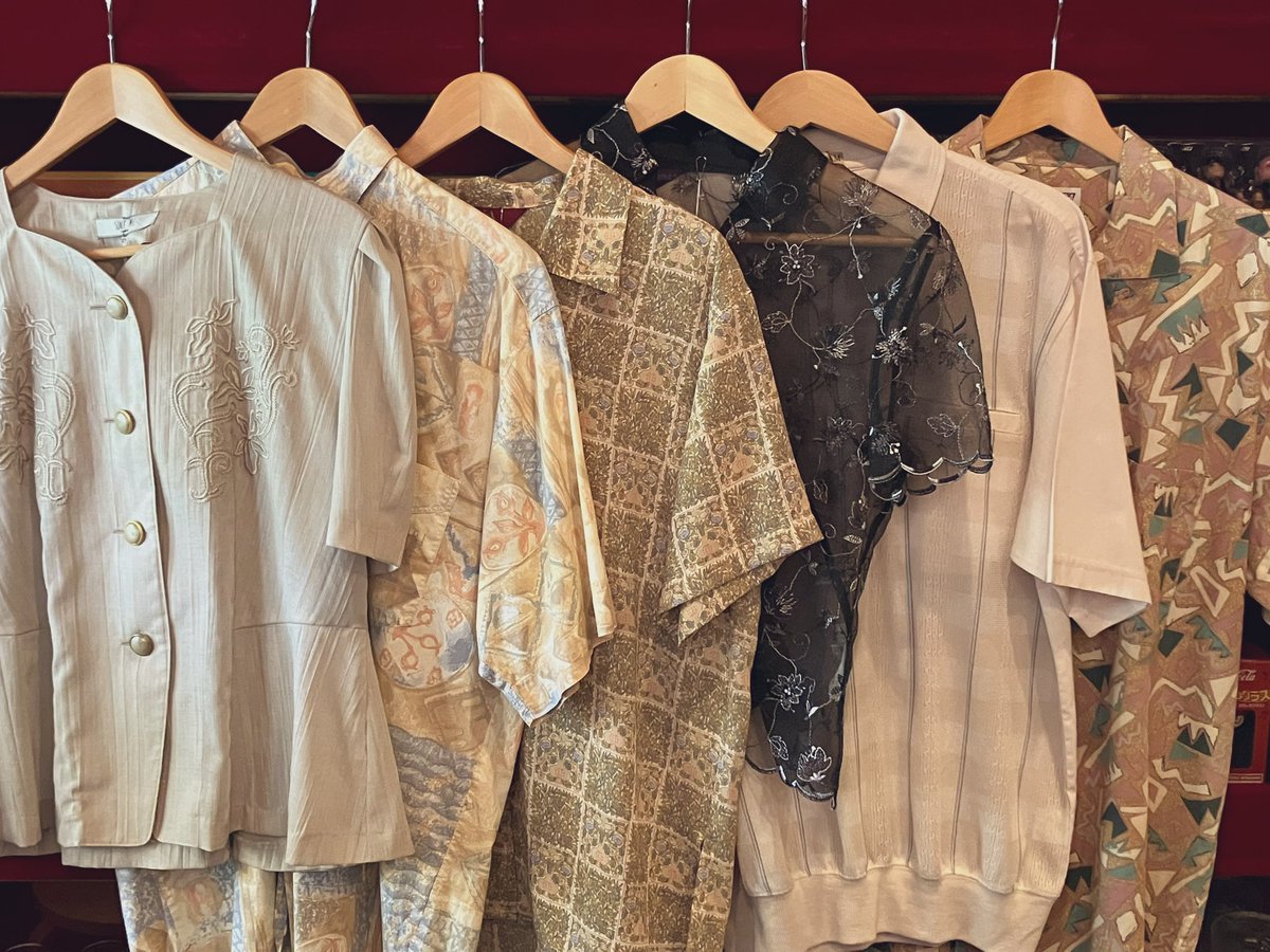 MOGMOG (@mogmog_ksb) on Twitter photo 8月9日(土)  12時-20時
やっほー🍙
聖蹟桜ヶ丘の皆は
果たして聖蹟桜ヶ丘にいるのかな?
もう今日からお盆休みという人も多いのかな?
くさびやは11日(月)まで休まず営業!
のんびりしたいって方は是非くさびやへ🏄
かわいいレトロ古着もセールになってます✌️
展示も始まってるよ〜
みんな来てね! 8月9日(土)  12時-20時
やっほー🍙
聖蹟桜ヶ丘の皆は
果たして聖蹟桜ヶ丘にいるのかな?
もう今日からお盆休みという人も多いのかな?
くさびやは11日(月)まで休まず営業!
のんびりしたいって方は是非くさびやへ🏄
かわいいレトロ古着もセールになってます✌️
展示も始まってるよ〜
みんな来てね!