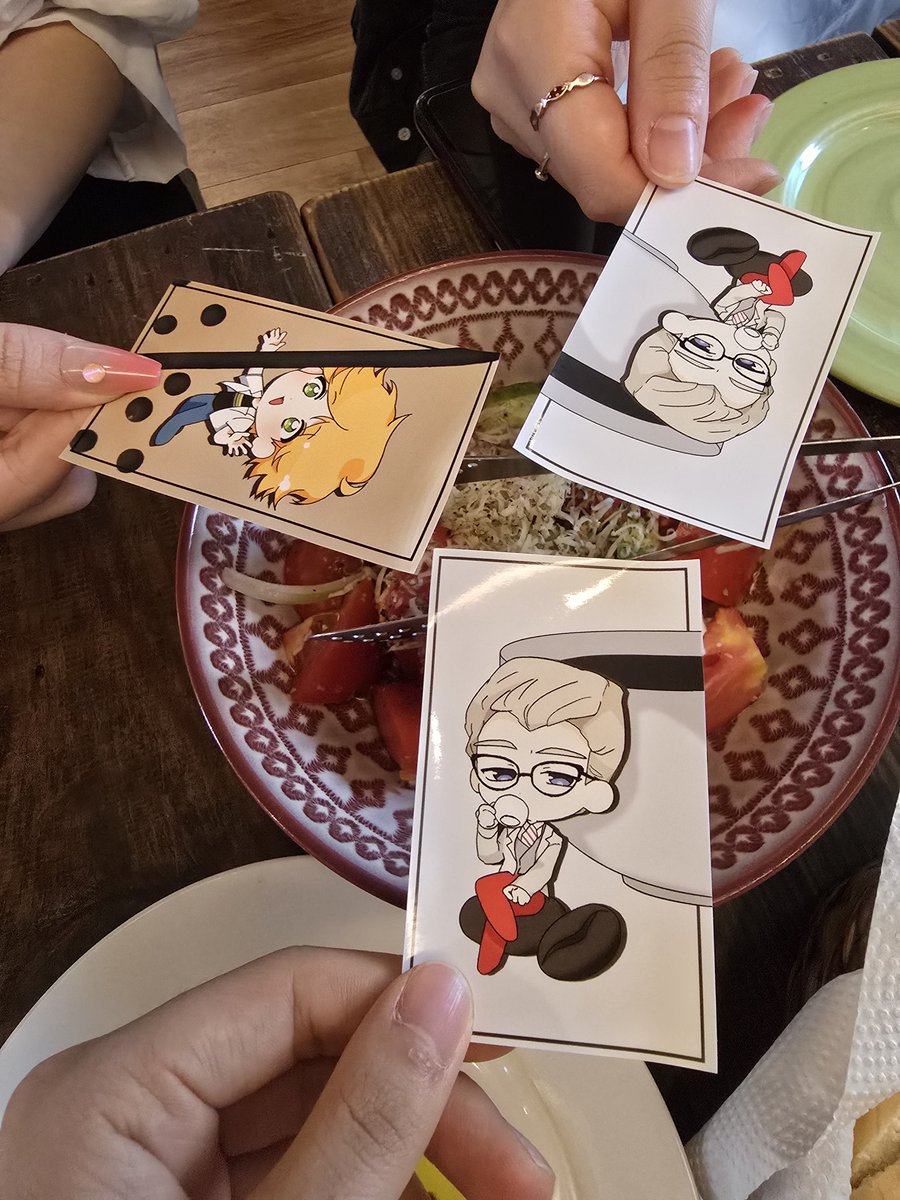 레벅 10주년카페 갔다가 트친 분들이랑 근처식당 밥먹으러 왔쉐이~~ :3 
저랑 호요님 에밀리엘러 사이에 아드마리러의 등장이라 • • • 
🍅🥗🎵
<a href="/bnw_is_lovely/">블랙앤화이트</a> 
<a href="/HOIOH_LB/">호요🕯</a>