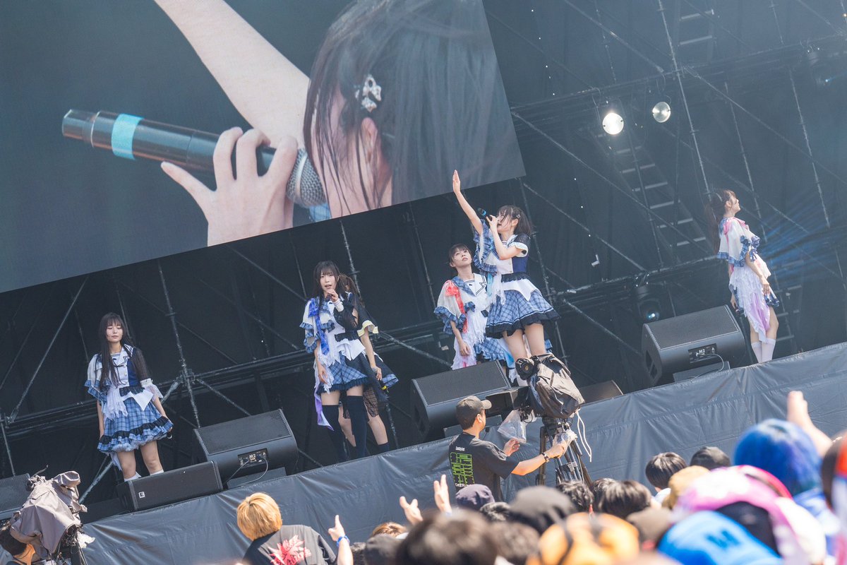 yumeno_parepare's tweet photo. #LuckyFes RAINBOW STAGEで
歌わせていただきました
Palette Paradeの比嘉ゆめのです！

1年間メインパーソナリティを任せていただけたこと、
無事メインステージを勝ち取れたこと、
ここで歌えたこと今でも夢のようです。

バトル期間中、何度も泣いて弱音を吐いていた私を励ましてくれたのはいつもみんなでした
いつもパレパレと比嘉ゆめのを私たち以上に信じてくれてありがとう

長い期間だったけどステージは一瞬に感じたよ
そのくらい眩しい時間でした✨

これからもみんなが信じてくれる
この音楽をたくさん響かせられるように努力し続ける！

今日は本当にありがとうございました
またこの場所で会いましょう！

この後のLuckyFesも楽しんで帰ってください✨
#パレパレ #比嘉ゆめの