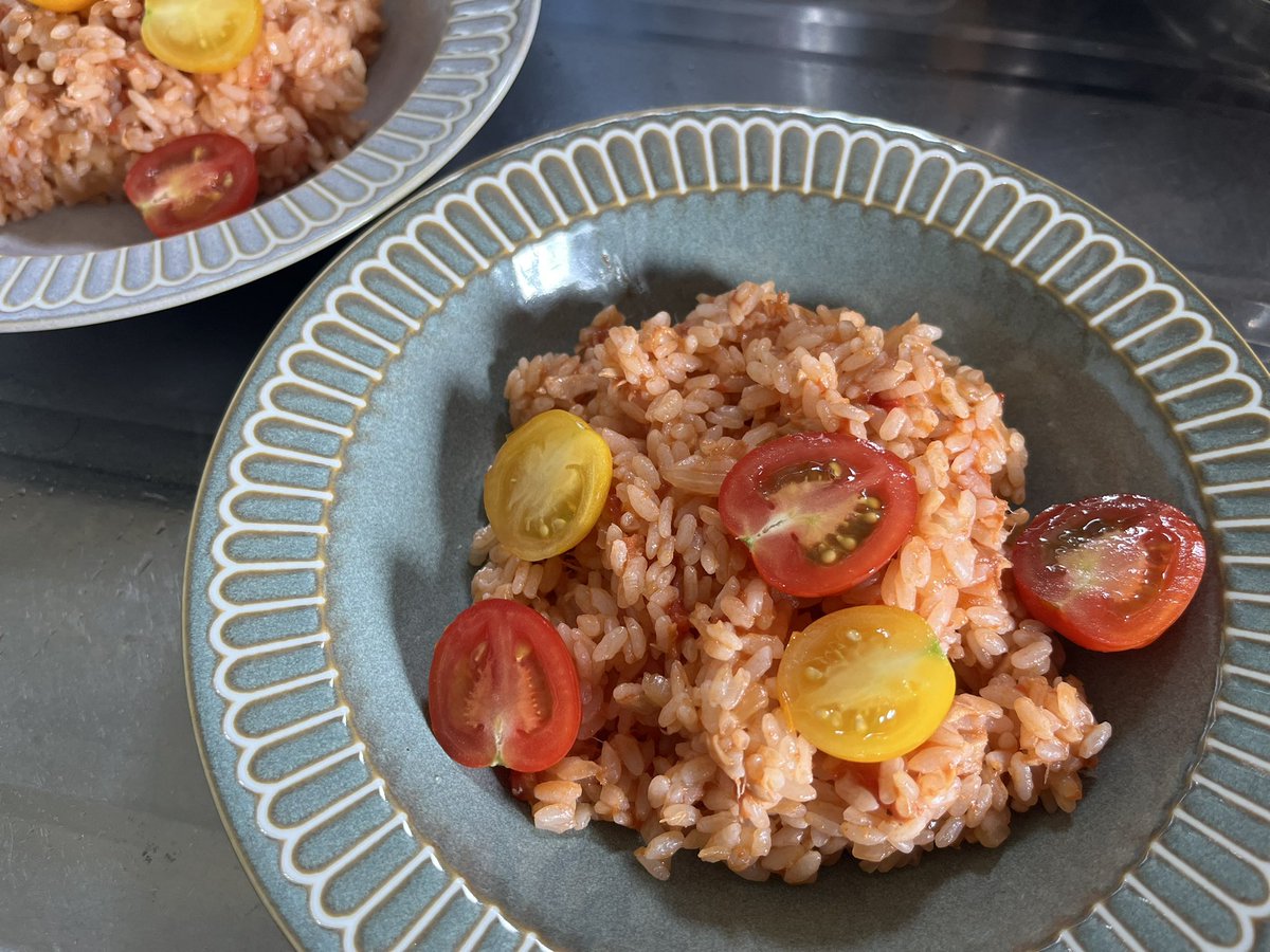 夏の大好きメニュー、おひさまライス
完熟トマト、ニンニク、オリーブオイル
玉ねぎ、ツナ、ハーブソルト、追いトマト

#夏ごはん