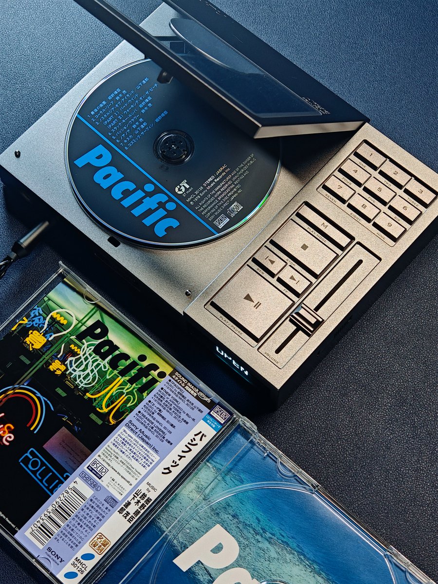 DUNU_Headphone's tweet image. Press play and let the weekend slow down. #Dunu #CDplayer #ConceptR #Retro