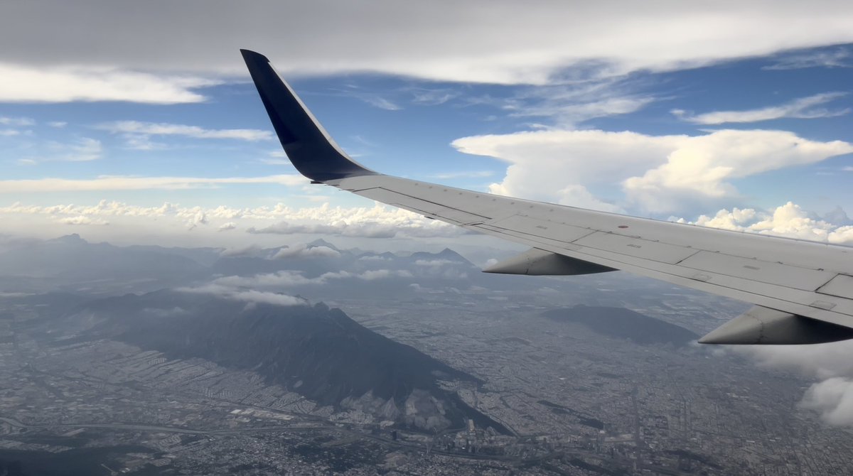ElevatorsWilli1's tweet photo. The best way you can Approach Monterrey, is with these epic mountains, and the city. https://t.co/DmHPhhiCtK