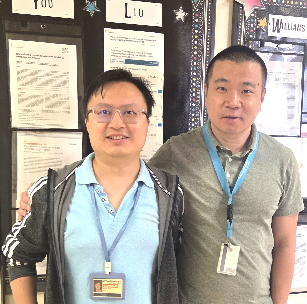 ChenLiuLab's tweet image. Bittersweet to send off @LiLi_Phd2017 as he steps into his new role as a tenure-track Assistant Professor! After his PhD with @JohnSpeakman4, Li became a cornerstone of our lab—leading key projects, setting many “firsts” (postdoc fellowship, Seldin Award, career development…