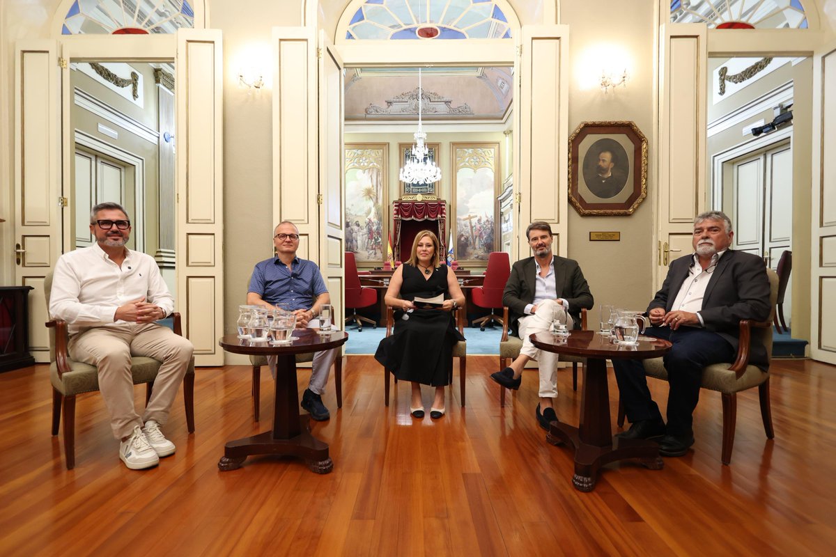 Politican2023's tweet image. AGUA: Astrid Pérez abre en el videopodcast del Parlamento un espacio de reflexión sobre la problemática del agua
#Agua #Parlamento #Videopodcast #politica #politican @parcan @AstridPerezBat 

politican.es/nota/11615/ast…