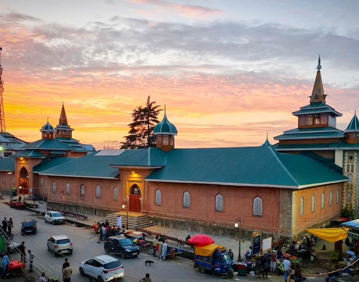 Masha Allah Jamia Masjid Shareef Shopian 
#shopian <a href="/DistrictShopian/">District Shopian</a>