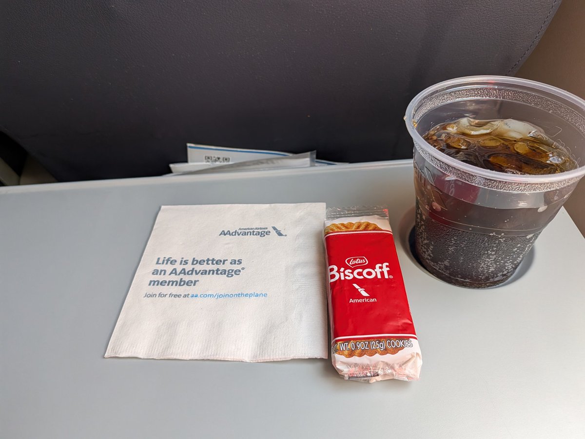 moon0025's tweet photo. 目的地まで更に飛行機移動

ホテルに到着して、取り敢えずチェックインしようとしたら、予約が無いと言われ色々とアメリカらしさを感じる対応
そもそも英語が喋れない自分が悪いんですが
総移動時間27時間、不思議と疲労感はない
#飛行機
#チェックインすらできない日本人
#usa
#Transit
#Uber https://t.co/bWyGqoXc6P