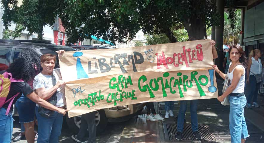 El Comité se empeñó por la liberación de “Los 5 de La Vega”, jóvenes detenidos arbitrariamente por cuerpos de seguridad. Aunque uno de ellos falleció en la cárcel, los otros cuatro fueron liberados. Y la lucha sigue por otros casos similares
