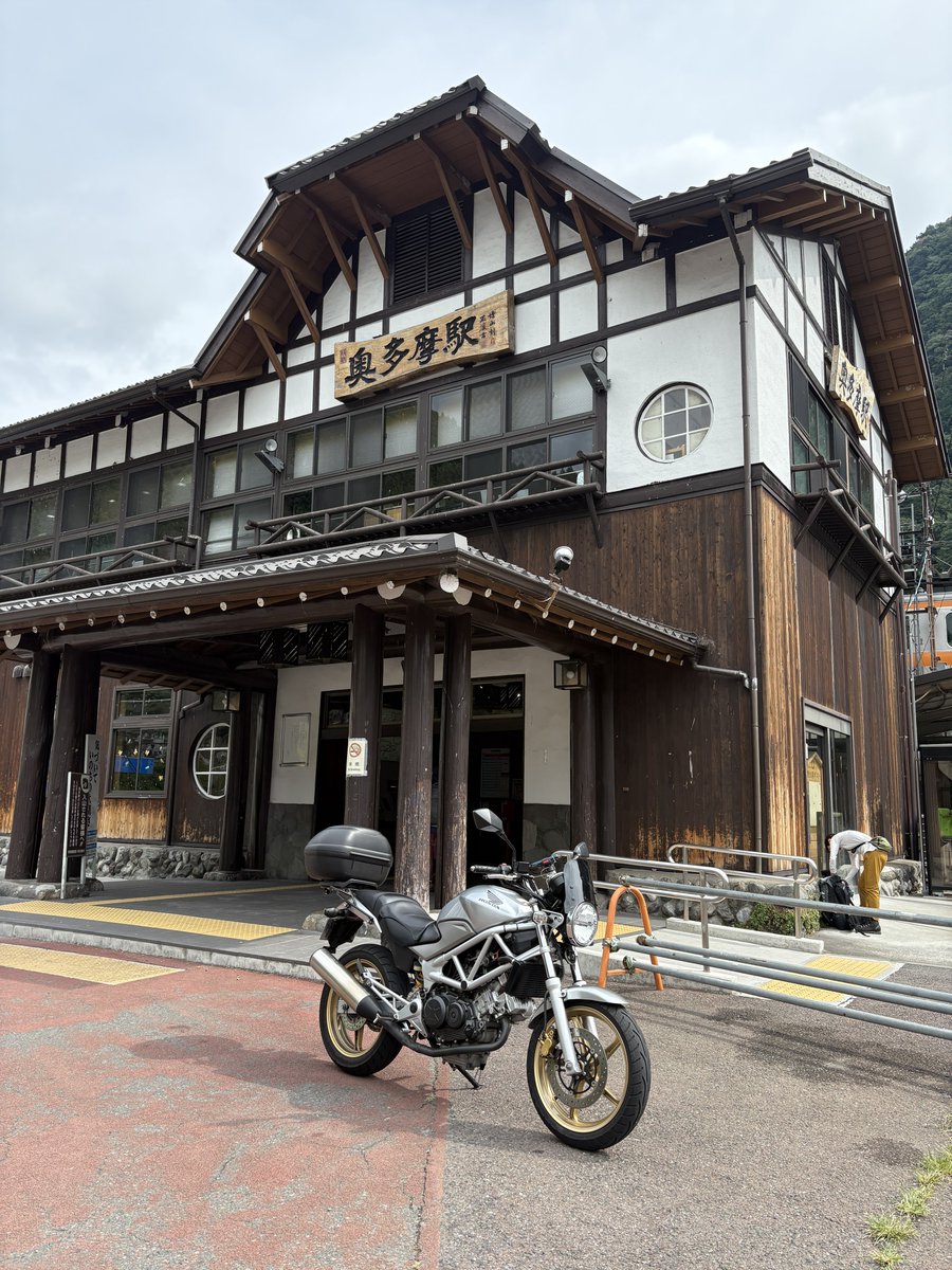 奥多摩駅の午前中
これから　はっじまるよぉ〜感があって生き生きしてる様子でした