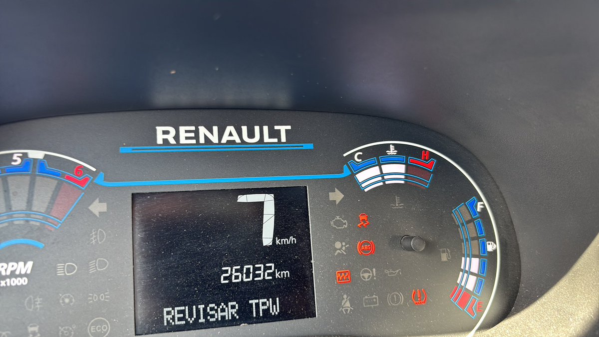 Ya es intransitable la autopista México Querétaro a la entrada de Cuautitlán México, por favor hagan algo <a href="/delfinagomeza/">Delfina Gómez A.</a> y <a href="/Claudiashein/">Claudia Sheinbaum Pardo</a>  #CuautitlanIzcalli #Cuautitlan ahora quien me pagará los daños a mi vehículo por caer en un bache 😡<a href="/Edomex/">Gobierno del Estado de México</a> <a href="/GobiernoMX/">Gobierno de México</a>