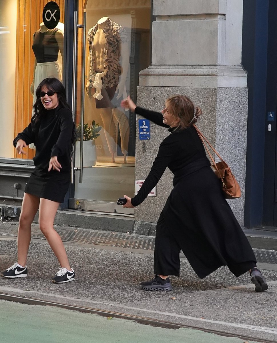 CamilaCabelloBR's tweet photo. Camila Cabello e Sinu em New York 🤗 https://t.co/X32pZ7NxFQ