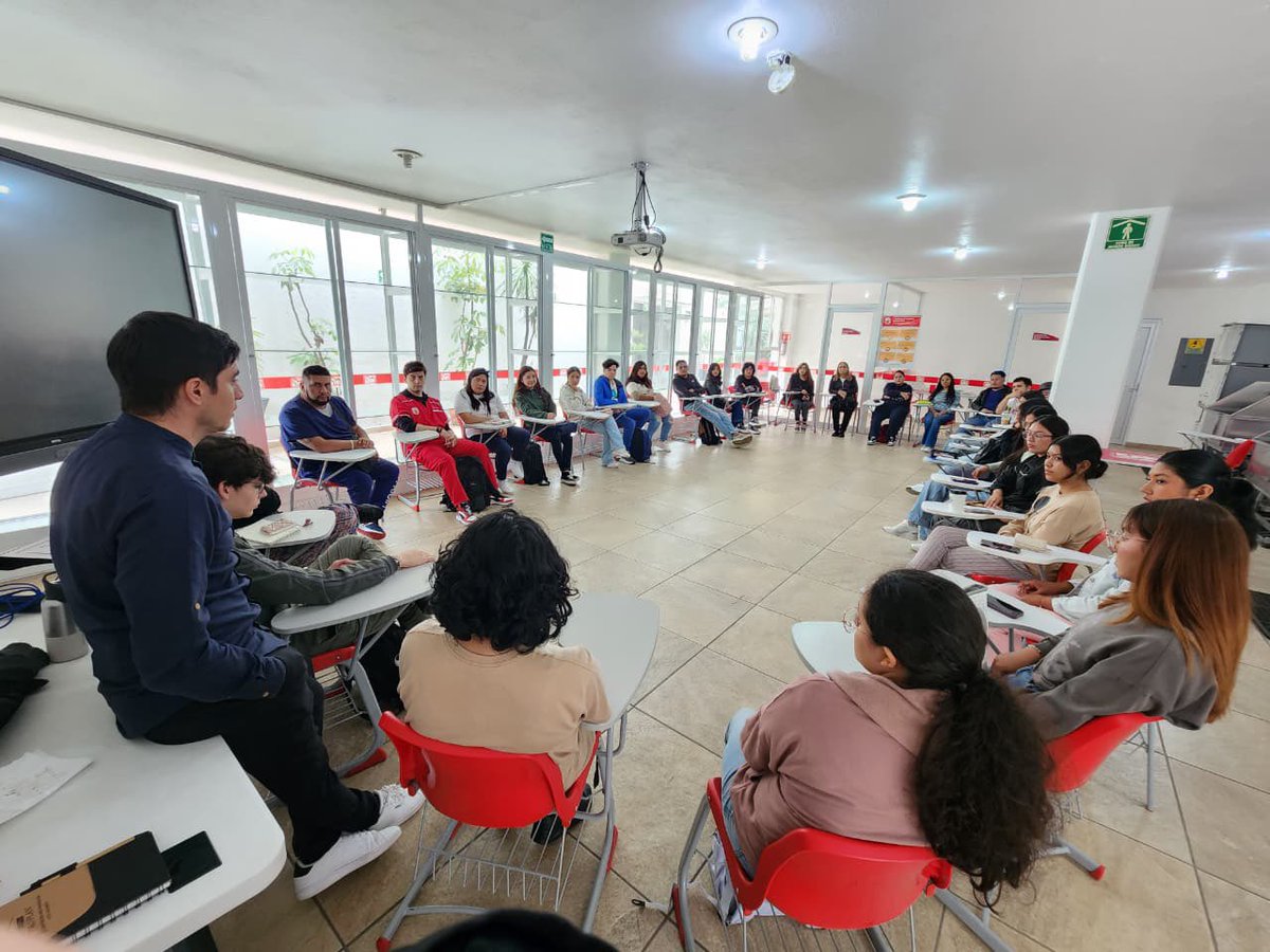 EscuelaFcm's tweet photo. Así vivimos el curso de inducción con nuestros alumnos de primer semestre en la Escuela de Medicina Veterinaria y Zootecnia en Pequeñas Especies FCM 👩🏻🐾👦🏻🐕 https://t.co/a9jZEBvnK6