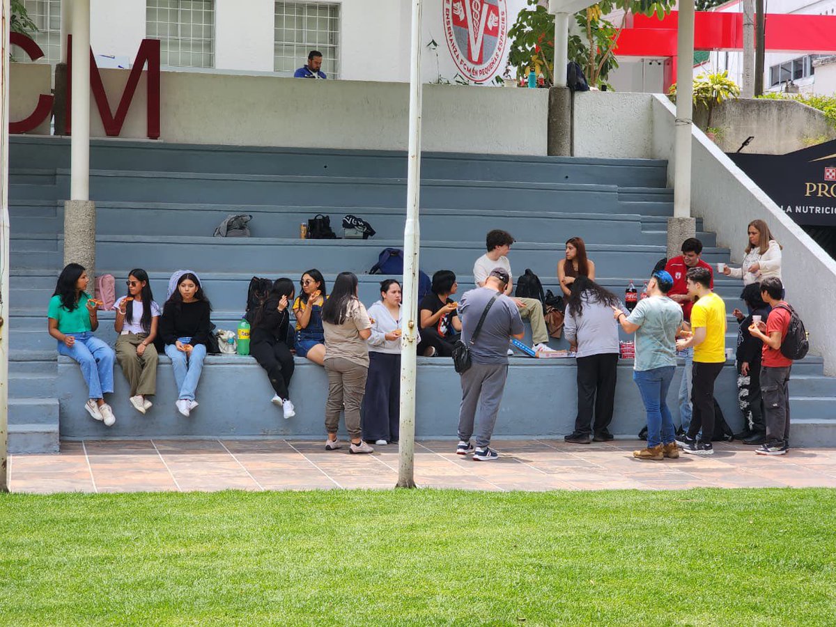 EscuelaFcm's tweet photo. Así vivimos el curso de inducción con nuestros alumnos de primer semestre en la Escuela de Medicina Veterinaria y Zootecnia en Pequeñas Especies FCM 👩🏻🐾👦🏻🐕 https://t.co/a9jZEBvnK6