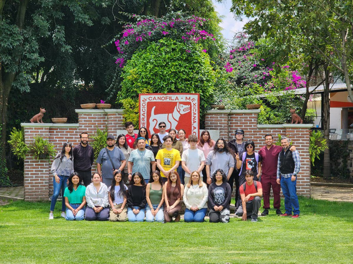 EscuelaFcm's tweet photo. Así vivimos el curso de inducción con nuestros alumnos de primer semestre en la Escuela de Medicina Veterinaria y Zootecnia en Pequeñas Especies FCM 👩🏻🐾👦🏻🐕 https://t.co/a9jZEBvnK6