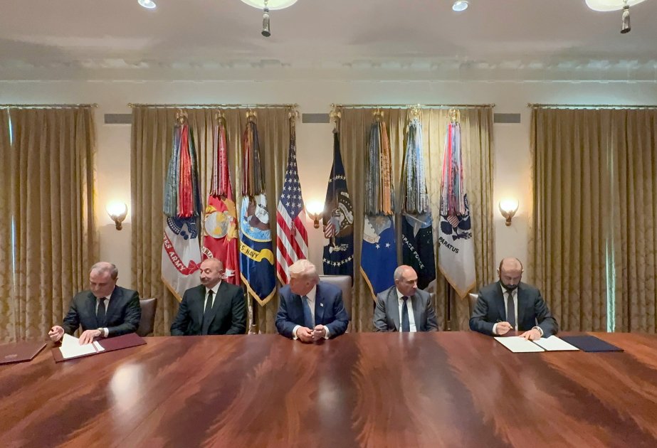 #8agosto, nell’ambito di un incontro a Washington tra il Presidente della Repubblica dell’#Azerbaigian Ilham Aliyev, il Presidente degli Stati Uniti Donald Trump e il Primo Ministro della Repubblica d’#Armenia Nikol Pashinyan, il Ministro degli Esteri dell’Azerbaigian Jeyhun