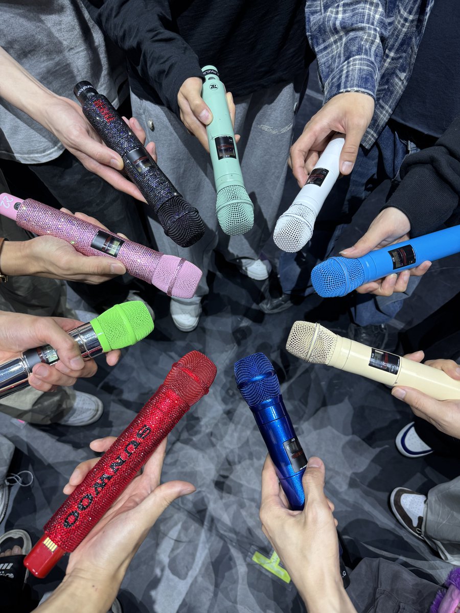 [📸] THE BOYZ &lt;THE BLAZE&gt; WORLD TOUR DAY 2

더보이즈 준비 완료🩶

#THEBOYZ #더보이즈 
#THEBLAZE #더블레이즈