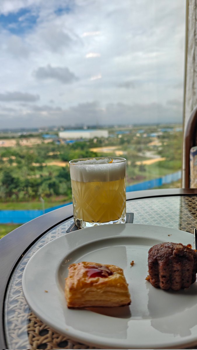 creditkeeda's tweet photo. Got complimentary VIP seating ποΈ at the 080 Lounge, BLR Airport with a runway view βοΈ and 2 free drink vouchers πΈ
Courtesy: EPM & credit card defaulters π«£
#ccgeeks #ck #creditkeeda https://t.co/jpu7FomAs8