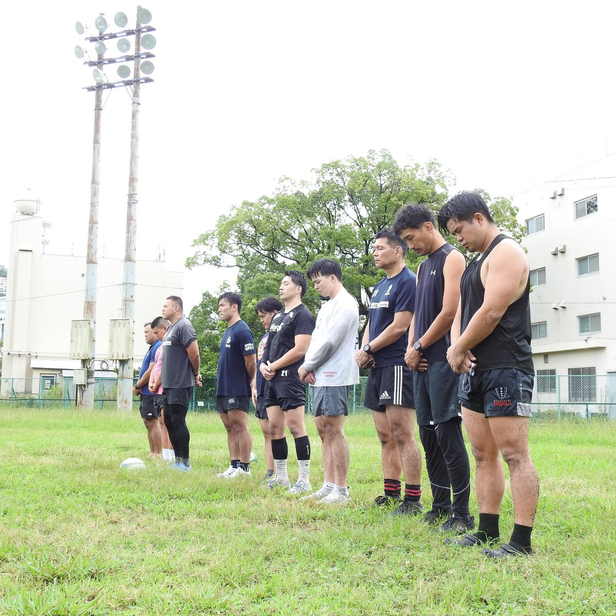MHI_NGSK_1927's tweet photo. 1927年に創設された我々は、原爆の惨禍を乗り越え、本日も元気にラグビーをプレーしています。

亡くなられた方々への哀悼の意、平和への祈り、そしてラグビーができる平和への感謝を込め、１１時２分、練習後に黙祷を行いました。

我々はこれからも、長崎の歴史とともに歩み続けていきます🕊️ https://t.co/M4h3UaStqr