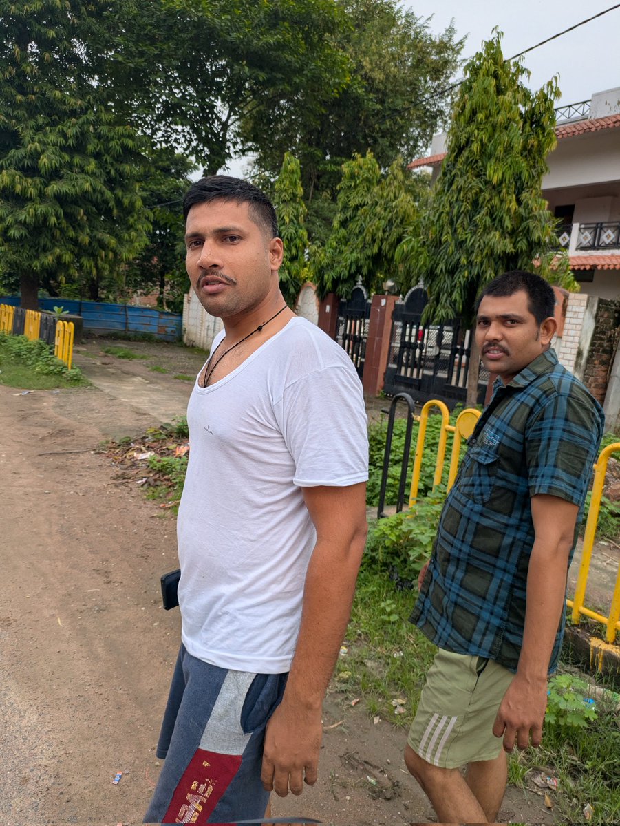 licentiousrohit's tweet photo. @chitrakootpol के जवानों द्वारा राह चलते वाहन को रोककर, स्वयं को #Cocity बताकर , एवं सरकारी सर्किल ऑफिसर का वाहन दिखा कर अपमानजनक गली गलौज कर अवैध वसूली करने की कोशिश। ARTO OFFICE , Allahabad Road ,Chitrakoot की सुबह 8:55 की घटना। https://t.co/T4nOzdU5yM