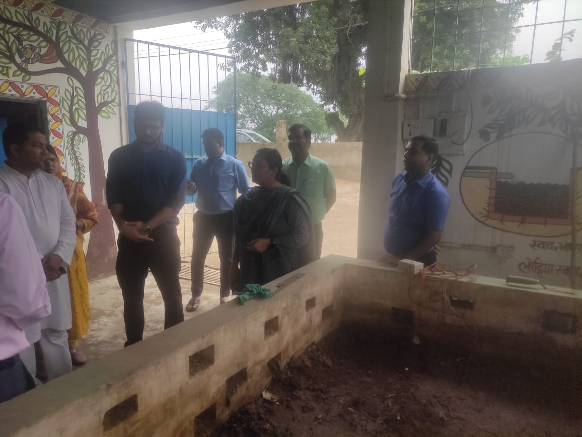 उप विकास आयुक्त, भोजपुर,श्रीमती गुंजन सिंह (भा.प्र.से) द्वारा संदेश प्रखंड अंतर्गत  चल रहे विभिन्न क्लस्टर कार्यों, जैसे आंगनवाड़ी केंद्र, स्वास्थ्य केंद्र,गोवर्धन योजना, जीविका वीओ बिल्डिंग,  खेल का मैदान,जिला परिषद की भूमि एवं अन्य कार्यों की गहन समीक्षा की गई ।