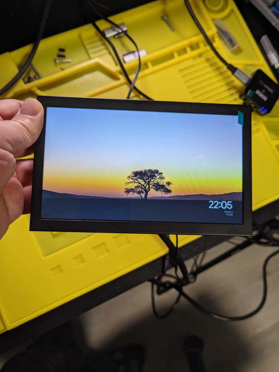 I can't believe this little 7" screen was only $50 (~35 USD)