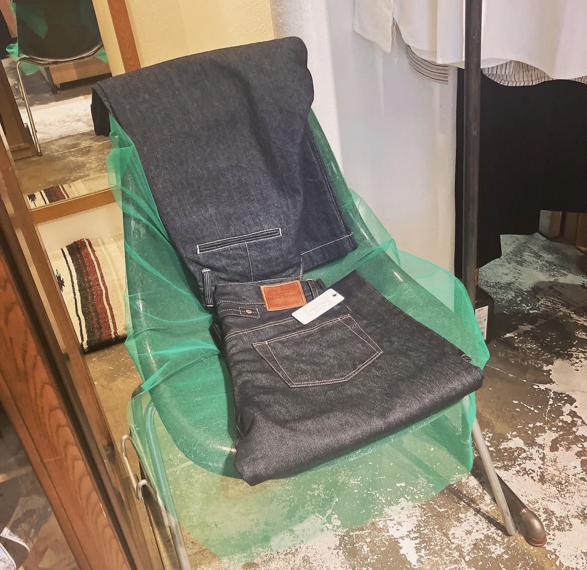 ari_hat's tweet image. 本日8/9(sat)から8/17(sun)まで
@shappo_fuku (シャッポ袋町店) で
Dari Clothingの受注会を
おこなっております！

Cossack jacket
work shirt
Five pocket c.p jeans
Selvage Wide trousers
French drill trousers
など
ご試着出来ますので
是非お立ち寄りください。