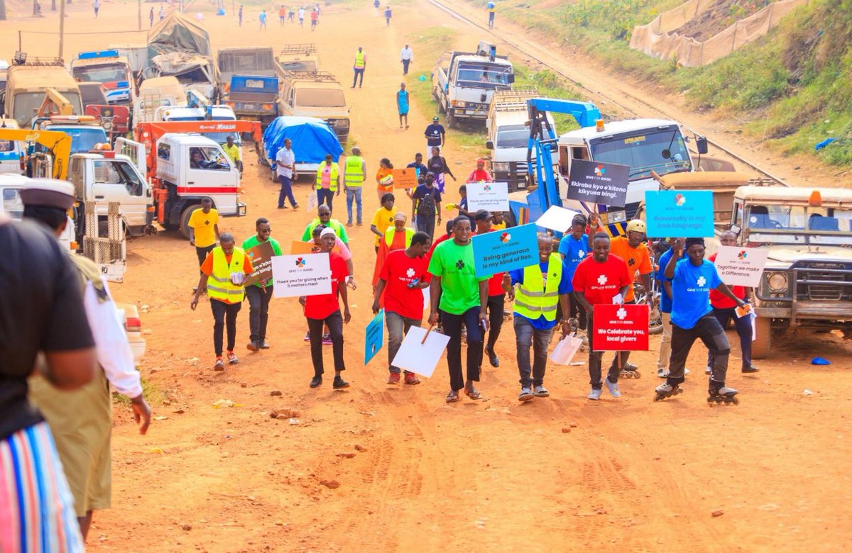nankunda20's tweet photo. We are building a #MovementForGenerosity
Taking generosity to the streets of Kampala because giving belongs everywhere.🩷🩷

As part of #PhilanthropyWeek2025, @OpenSpaceUganda   turned the bustling streets of Kibuye into a stage for generosity. With colour, music, and conversation, this vibrant street activation brought philanthropy out of boardrooms and into the everyday lives of people who keep the city moving.

From market vendors to taxi operators, from boda riders to pedestrians weaving through the chaos, the activation was about meeting people where they are, sparking real conversations on giving and showing that generosity isn’t reserved for those with plenty. It thrives in the small, everyday exchanges of care, kindness, and solidarity.

In Kibuye, we didn’t just speak about philanthropy; we lived it. Handshakes became introductions, introductions became connections, and connections became a shared commitment to keep giving, in ways big and small, seen and unseen.

Thank you to everyone they showed up! 🫶🏾 #GatheringOfGivers2025 @CivLegacy_F @CivsourceAfrica @RaisingTeensUg2 @vowforgirls @ngoforum @GirlsNotBrides @asiimwe4justice @ninyesigar