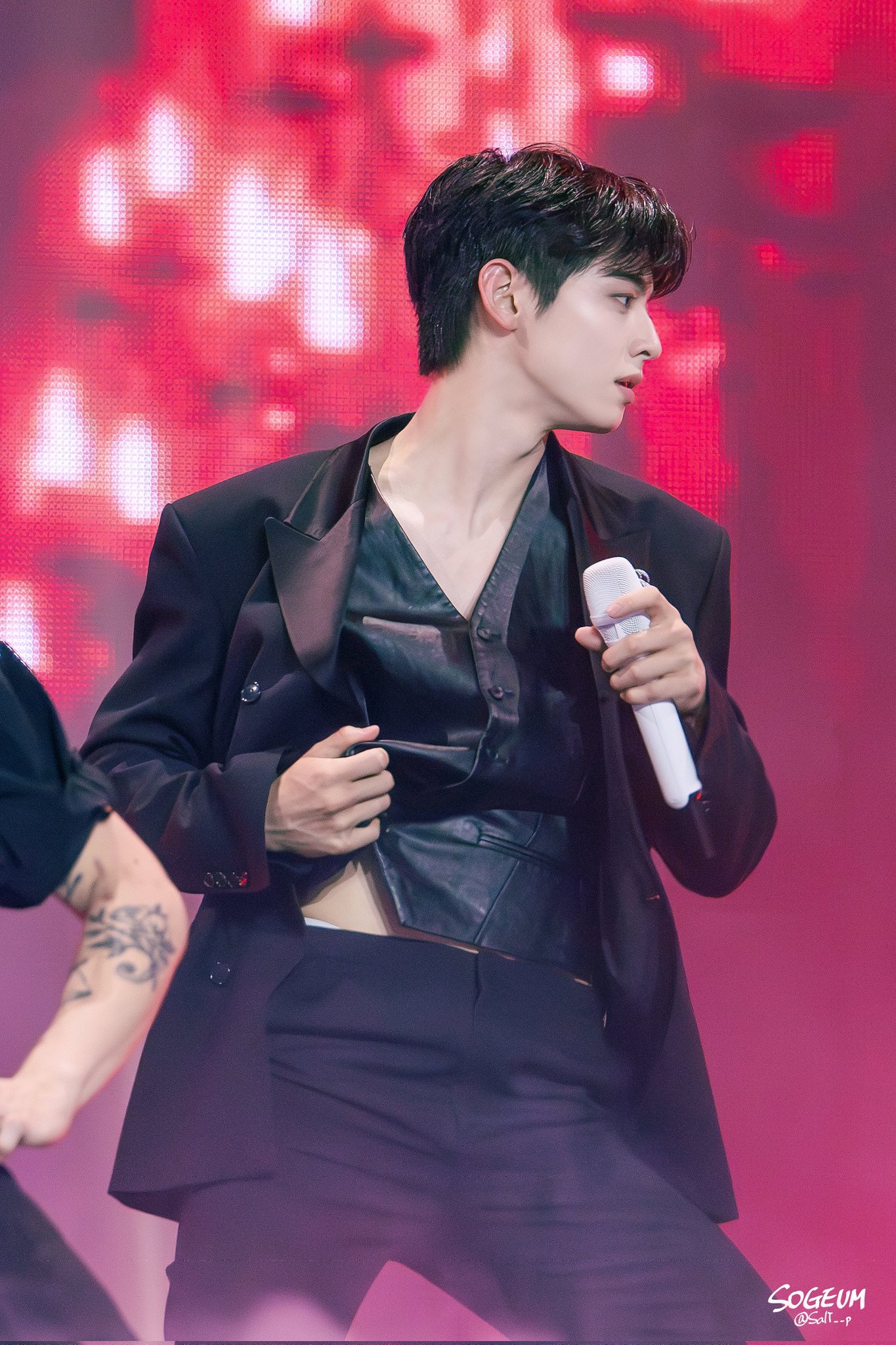 新品未開封 チャウヌ차은우magazine MDまとめ売り HMV&BOOKS online限定ランダム特典A》2025 CHA EUN-WOO OFFICIAL