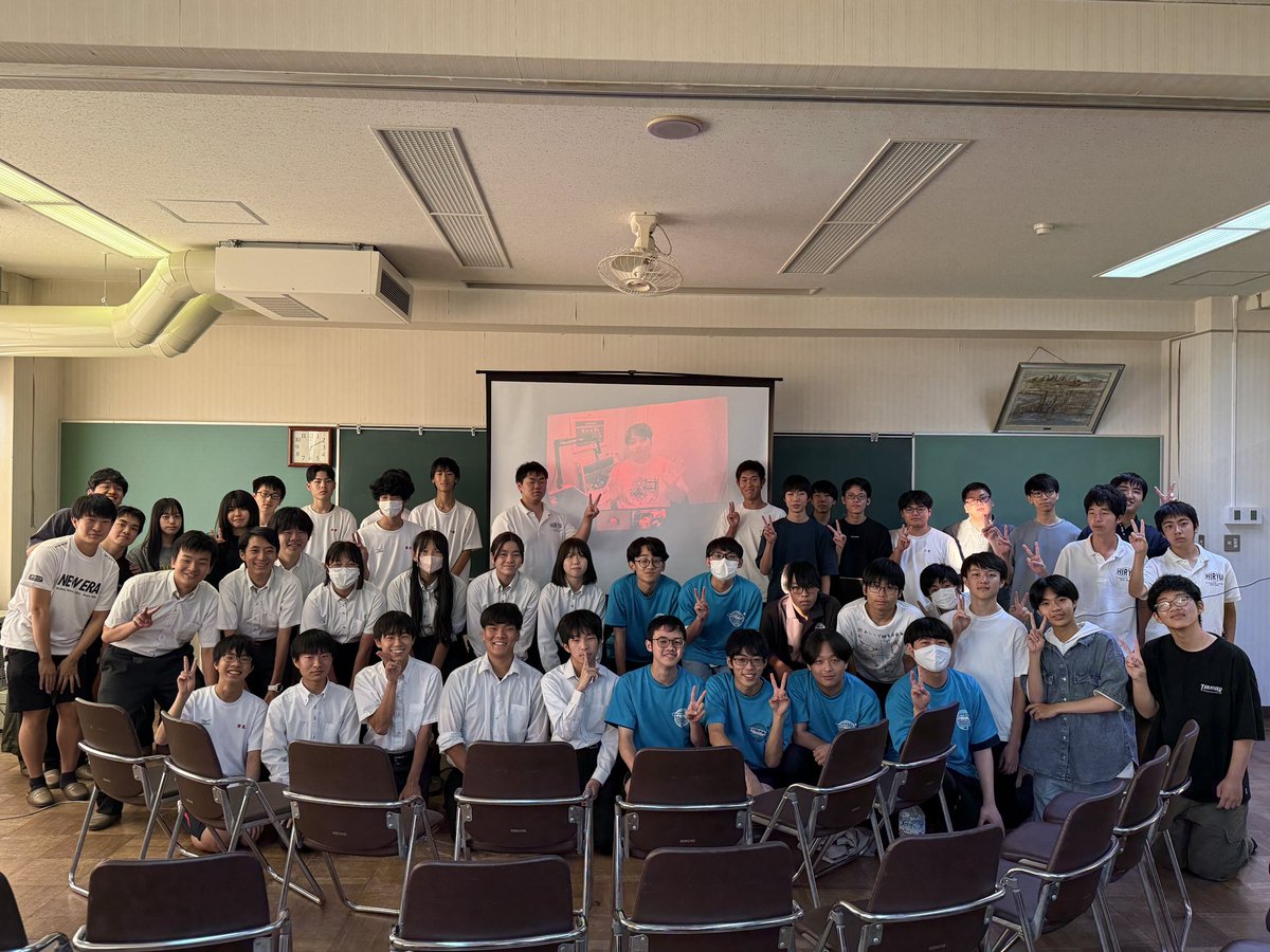 LoL強化合宿の1日目座談会ではなんんんんと！
しゃるるさんに来ていただきました！

プレーについて選手達からの疑問などの質問に答えていただいたり、ストリーマーの職業的な話や、オフレコなLoLにまつわる談話など飛び出して、1時間があっという間！素敵な時間をありがとうございました
<a href="/syaruruuu/">しゃるる</a>