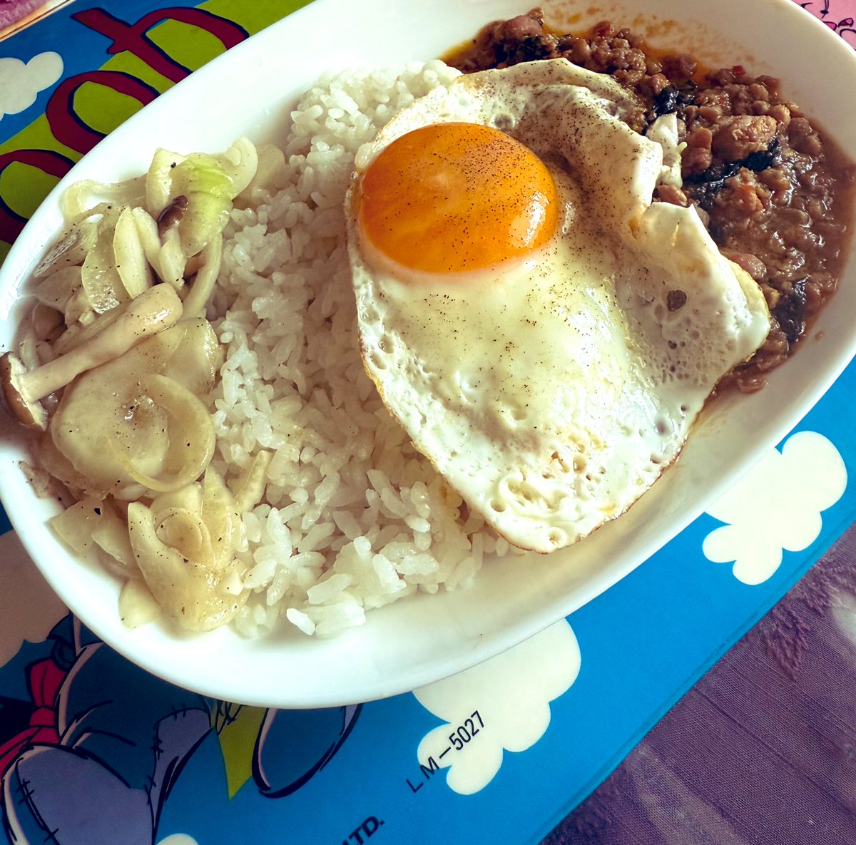 やさいとハンバーグのコンソメ煮
足りんくて追いガパオ

3時間睡眠とか激熱どころぢゃなくてしんどいし連休お盆わしには関係ねえからみんなどっかいっちゃえ〜🍎🍎🍎