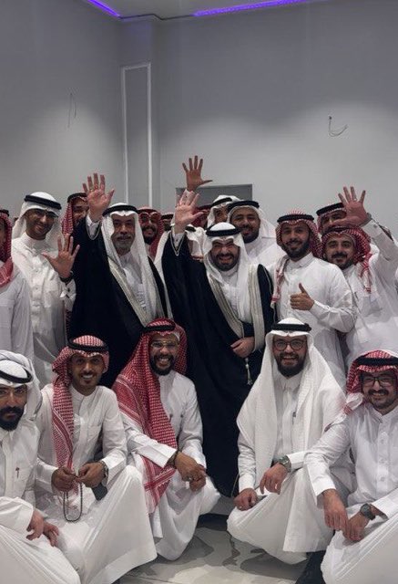 الحمدلله حتى يبلغ الحمد مُنتهاه، شهد التاريخ نهاية أحد أجمل فُصول العُمر،والذي لم يكن خطه سهلًا، مررنا بالكثير من المآسي، لننال لذّة الوُصول.. 
وعد فأوفى، وهو خير الرّجال ♥️ . 
" اللهم ألِّف بين قلوبنا، وازرع بيننا المودة والرحمة "