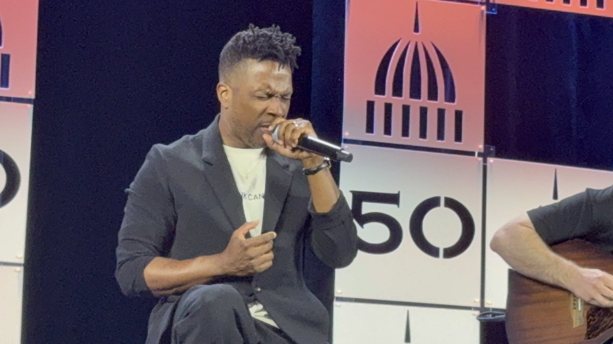 What a time at #NCSL — leaders from all 50 states &amp; delegations worldwide.
Sessions on data privacy, housing, &amp; women’s policy were inspiring.
Capped it off with John Kerry’s powerful Lincoln speech w/ the Boston Pops, Leslie Odom Jr., &amp; Boyz II Men. 🎼🎭🎶
#StrongerTogether