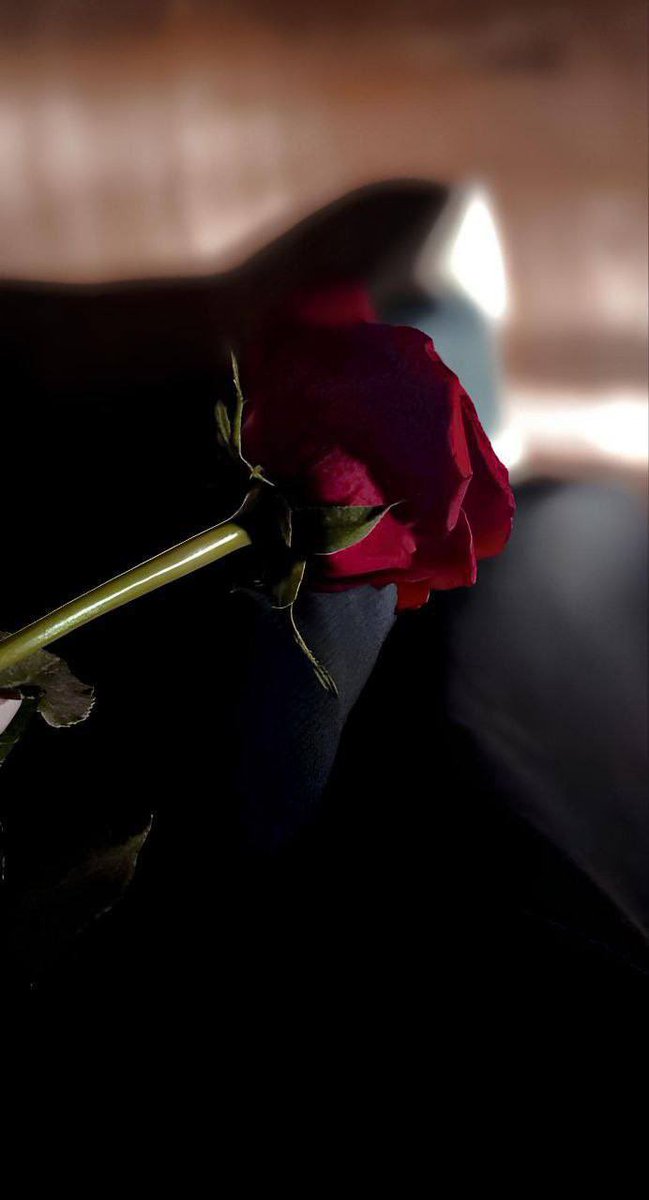 بكل ما يحمل الماضي من 
ذكريات سعيدة أو حزينة ،
فهو أخذ جزء من أعمارنا ورحل  .