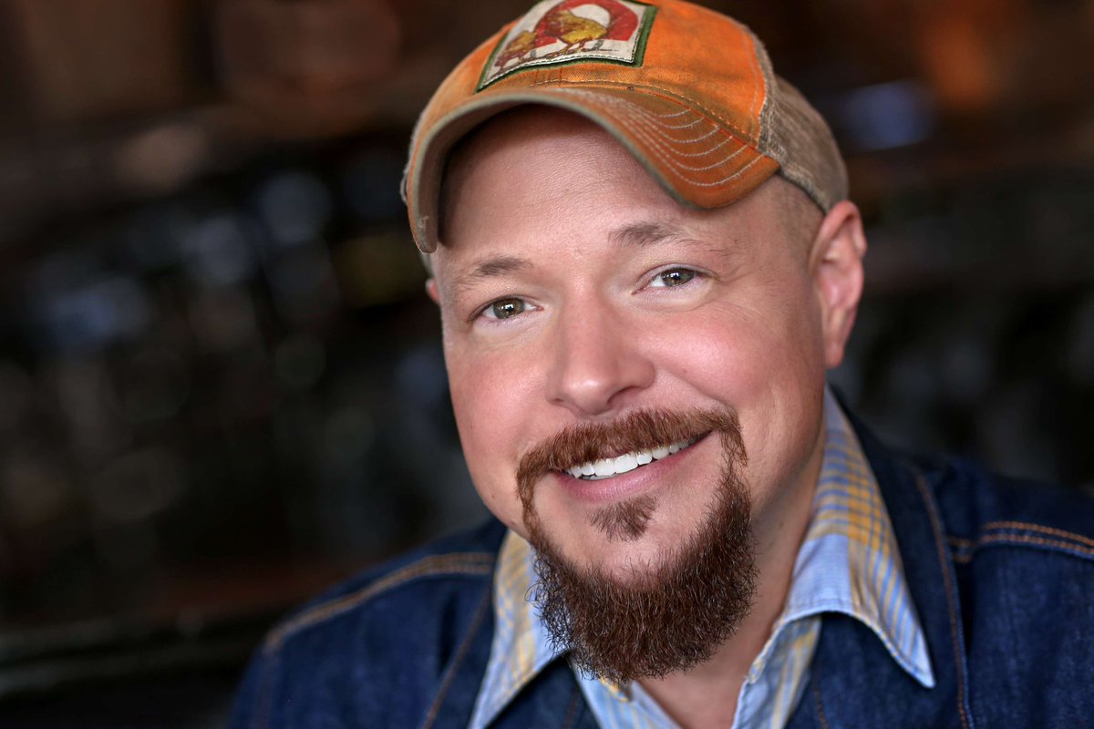 Buenos días a todos los que saben en que serie juvenil salía este actor